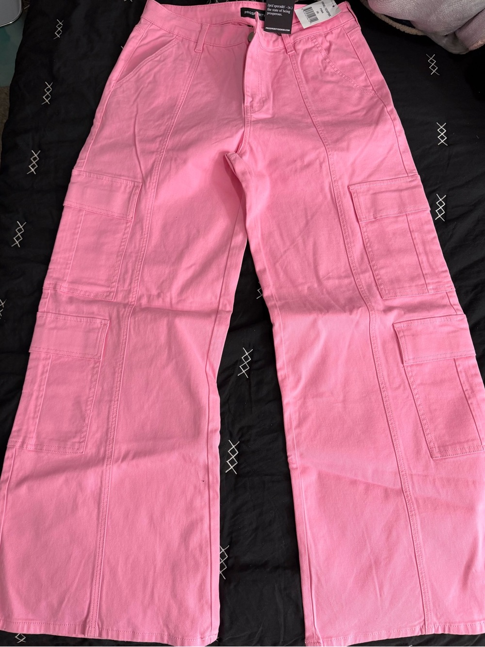Wide-Leg Cargo Jeans in Pink